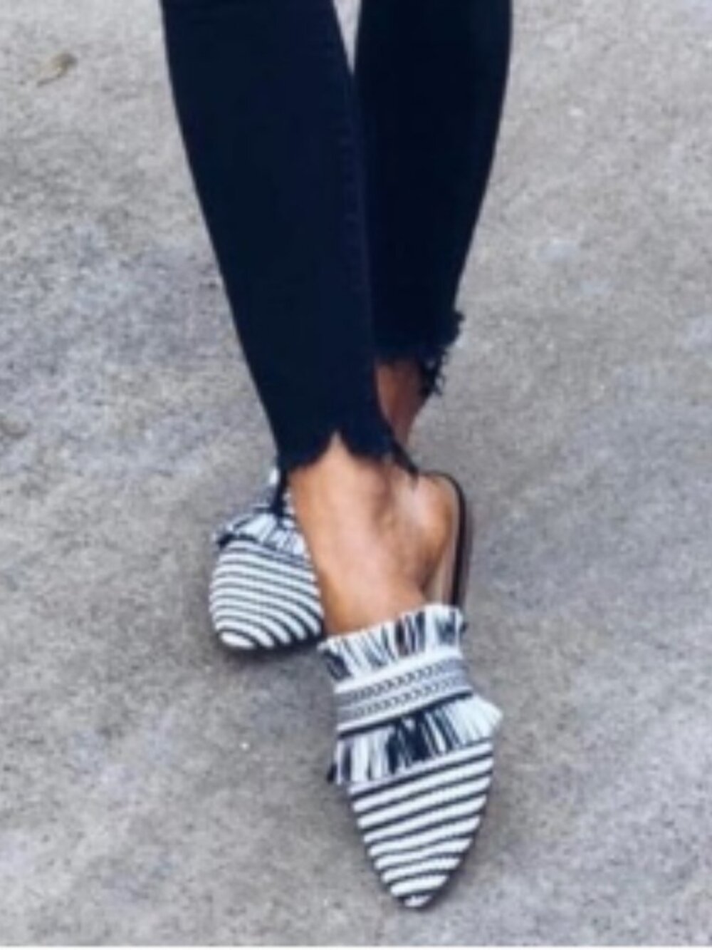 EUC CROWN VINTAGE DARLING classic bright white / jet black raffia mules (7.5)